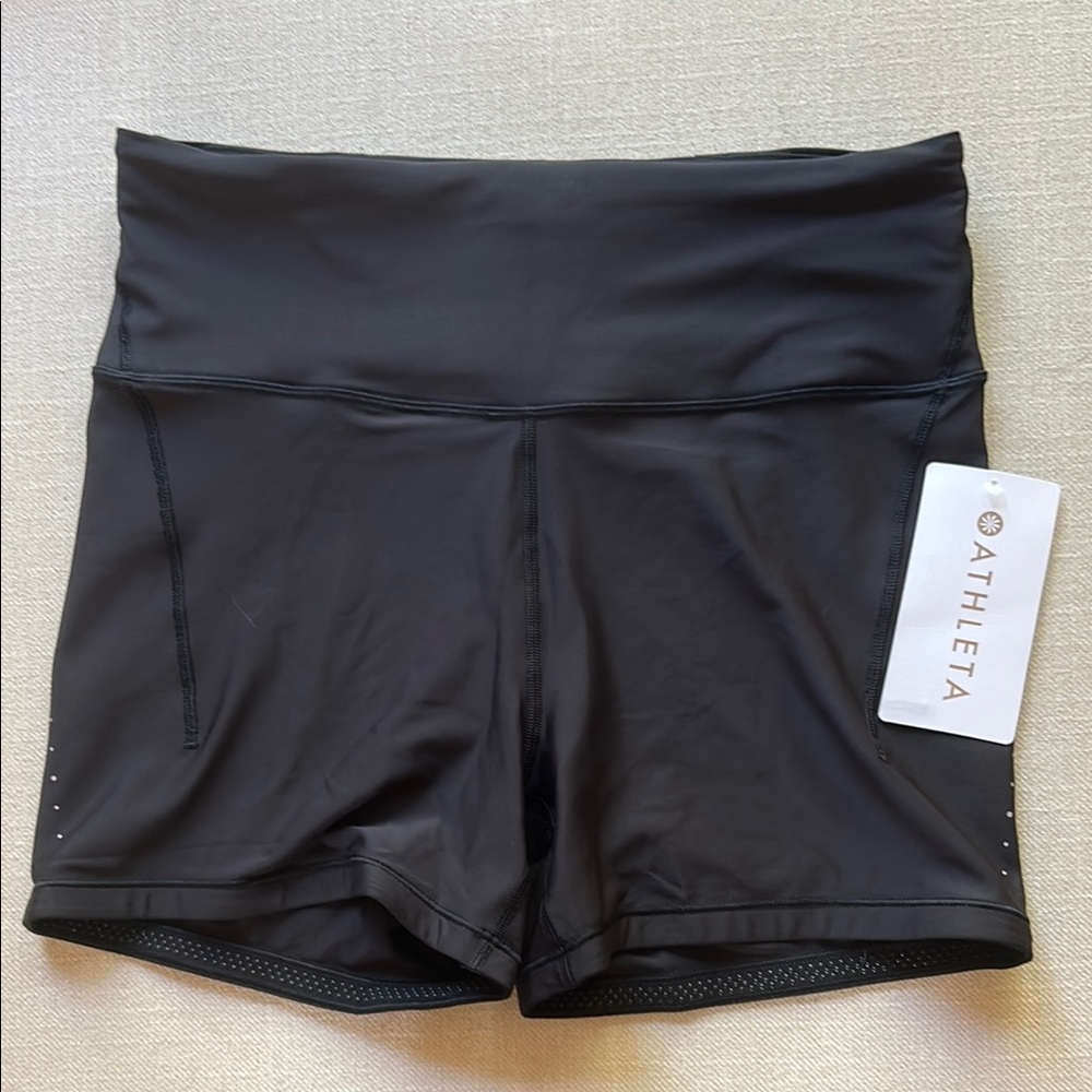 NWT Athleta Pacesetter 4” Shortie size L